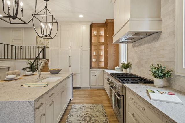 2113 Eastwood Ave, Nashville, TN 37212