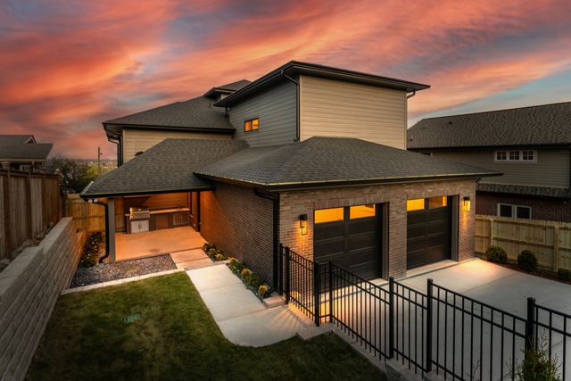 2113 Eastwood Ave, Nashville, TN 37212