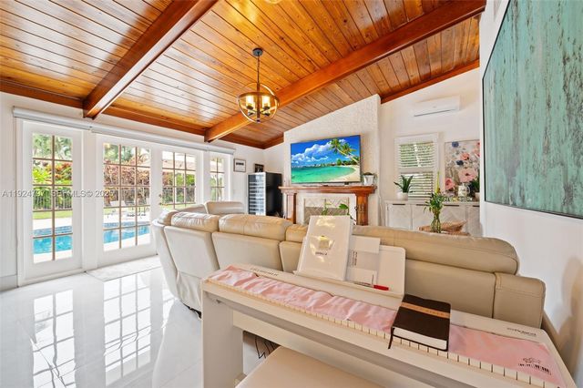 2729 NW 28th St, Boca Raton, FL 33434