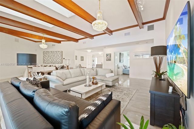 2729 NW 28th St, Boca Raton, FL 33434