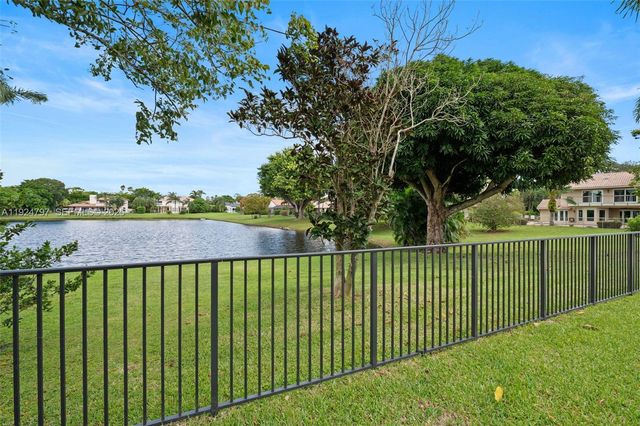 2729 NW 28th St, Boca Raton, FL 33434