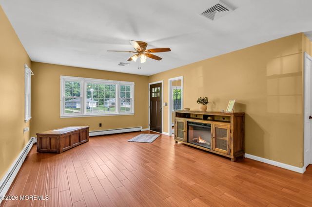 56 Bellflower Court, Toms River, NJ 08755