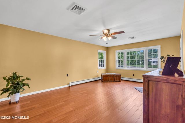 56 Bellflower Court, Toms River, NJ 08755