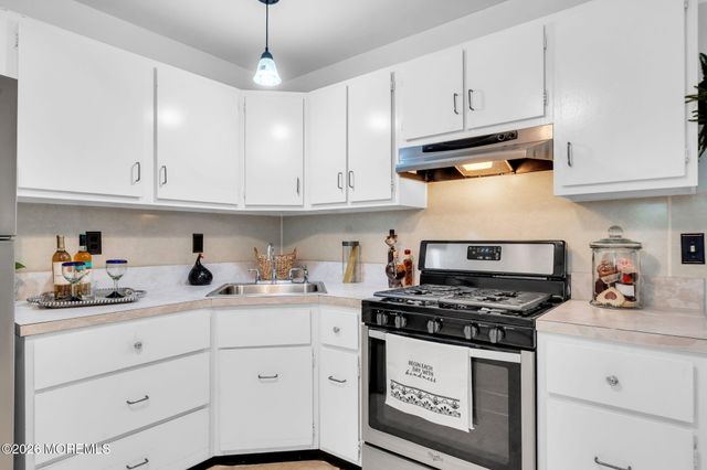 56 Bellflower Court, Toms River, NJ 08755