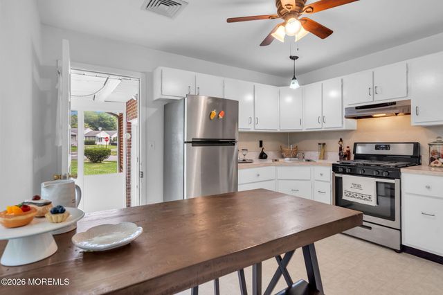 56 Bellflower Court, Toms River, NJ 08755