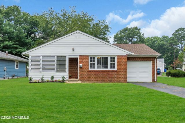 56 Bellflower Court, Toms River, NJ 08755