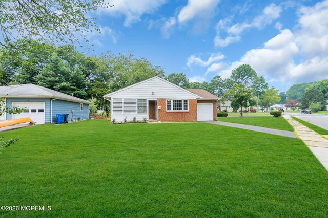 56 Bellflower Court, Toms River, NJ 08755