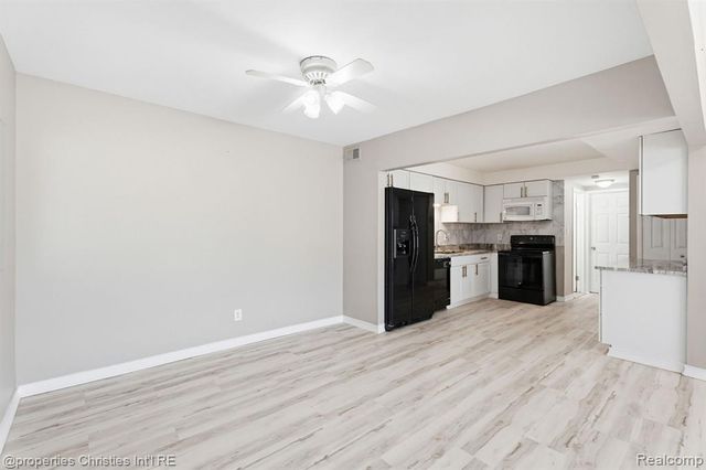 8700 Common Road, Warren, MI 48093