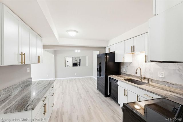 8700 Common Road, Warren, MI 48093