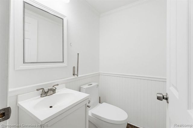 8700 Common Road, Warren, MI 48093