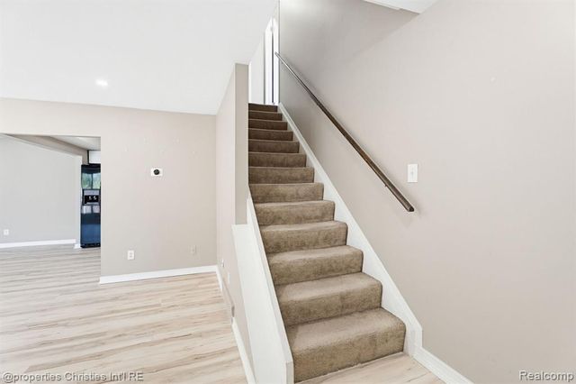 8700 Common Road, Warren, MI 48093