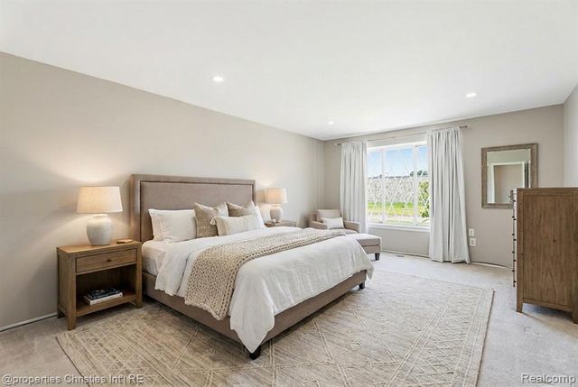 8700 Common Road, Warren, MI 48093