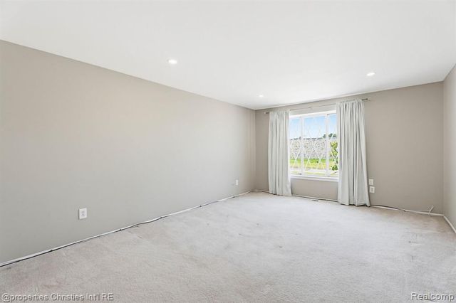 8700 Common Road, Warren, MI 48093