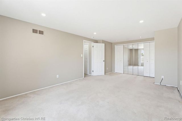 8700 Common Road, Warren, MI 48093