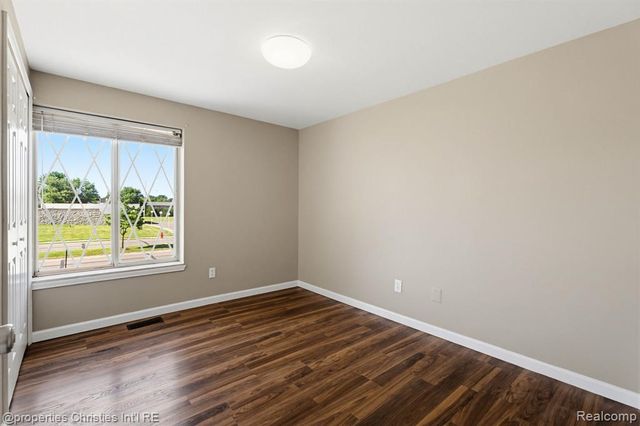 8700 Common Road, Warren, MI 48093
