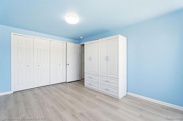 8700 Common Road, Warren, MI 48093