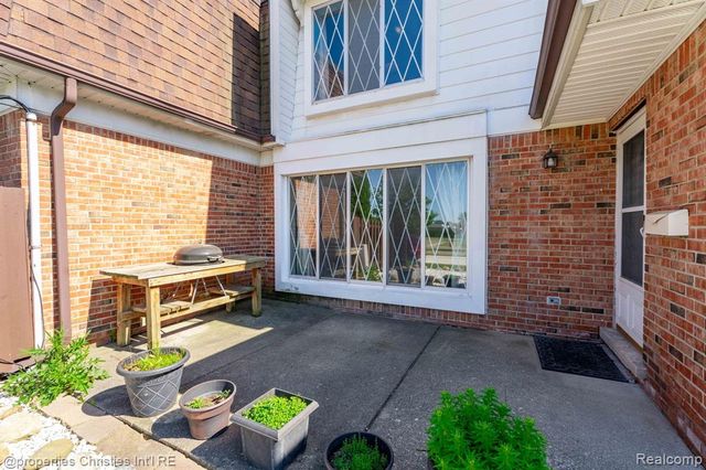 8700 Common Road, Warren, MI 48093