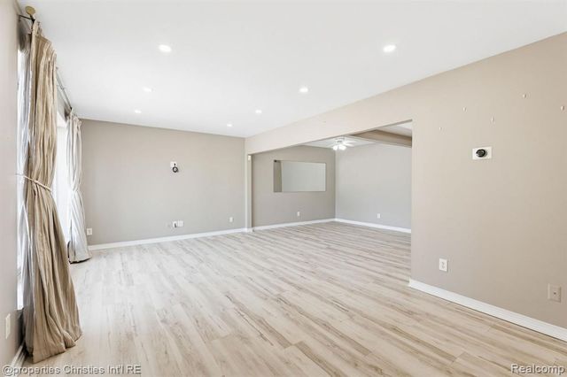 8700 Common Road, Warren, MI 48093