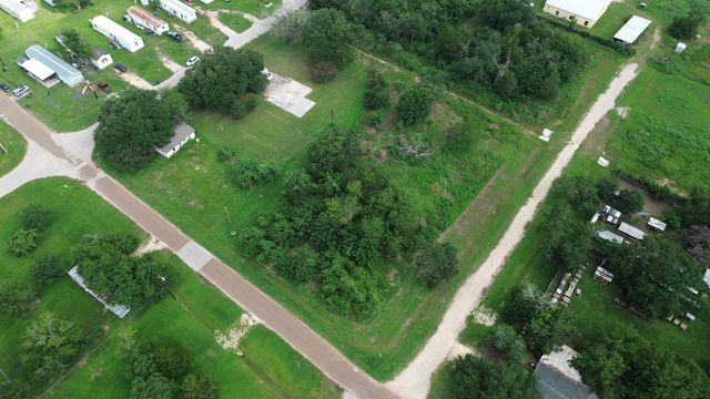 210 5th Street, Hempstead, TX 77445