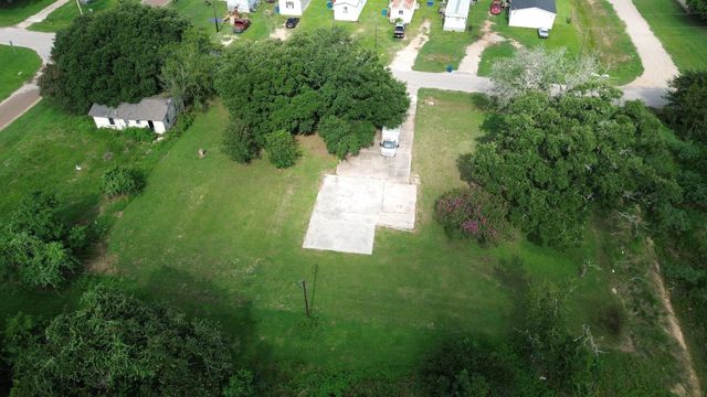 210 5th Street, Hempstead, TX 77445