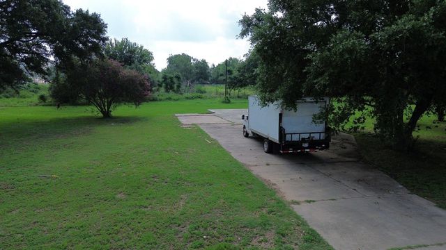 210 5th Street, Hempstead, TX 77445