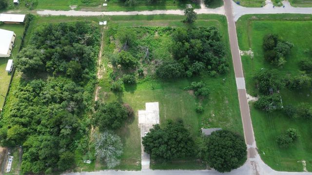 210 5th Street, Hempstead, TX 77445