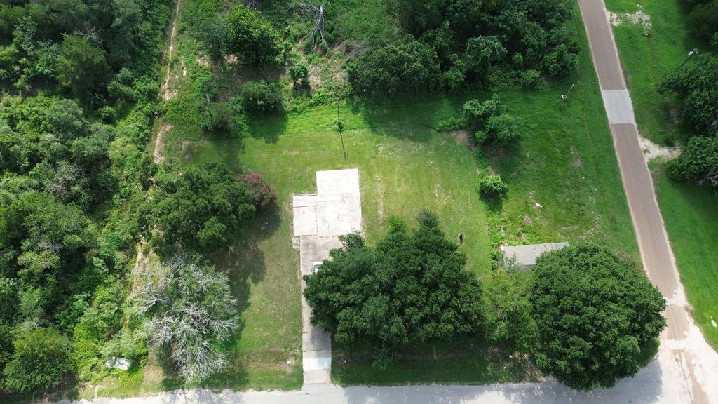 210 5th Street, Hempstead, TX 77445