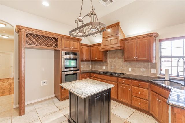 11712 Savanah Place, Yukon, OK 73099