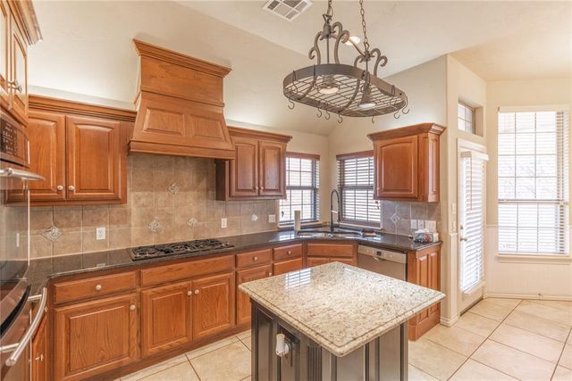 11712 Savanah Place, Yukon, OK 73099