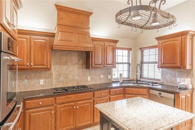 11712 Savanah Place, Yukon, OK 73099