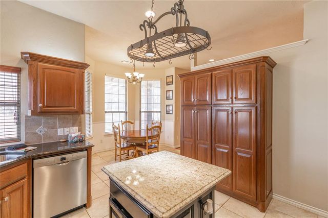 11712 Savanah Place, Yukon, OK 73099