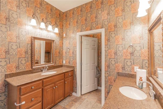 11712 Savanah Place, Yukon, OK 73099