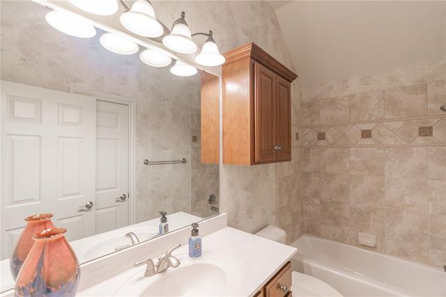 11712 Savanah Place, Yukon, OK 73099