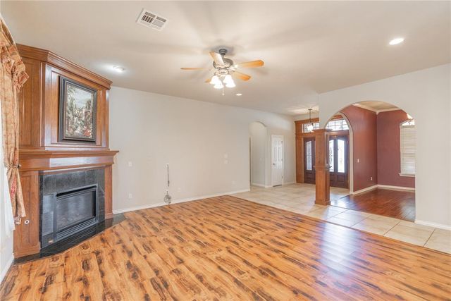 11712 Savanah Place, Yukon, OK 73099