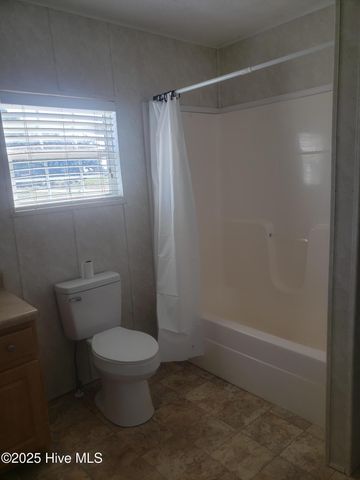 900 Lakeview Road, La Grange, NC 28551