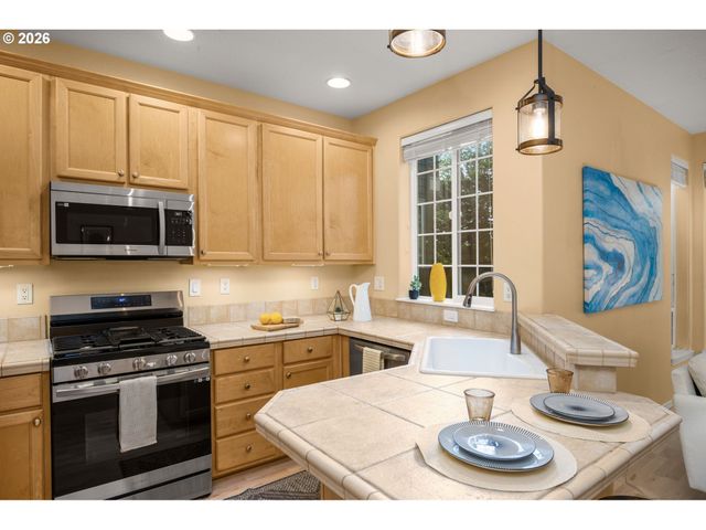 6301 ALYSSA Ter, Lake Oswego, OR 97035