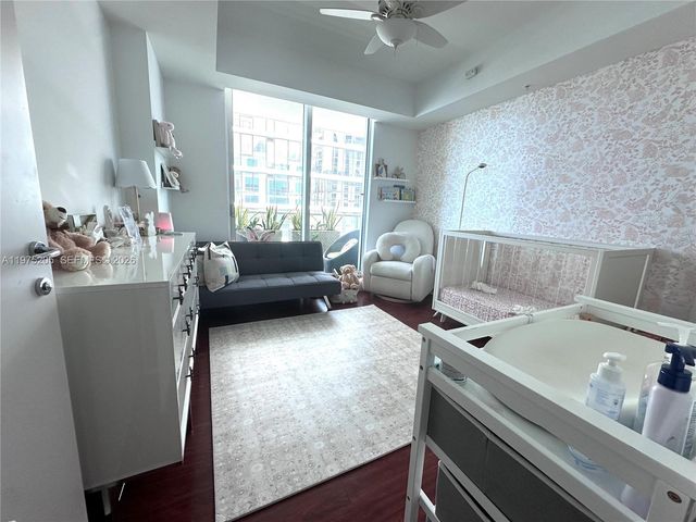 300 S Biscayne Blvd 3504, Miami, FL 33131