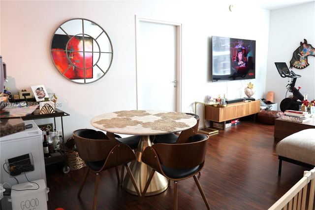 300 S Biscayne Blvd 3504, Miami, FL 33131