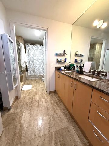 300 S Biscayne Blvd 3504, Miami, FL 33131