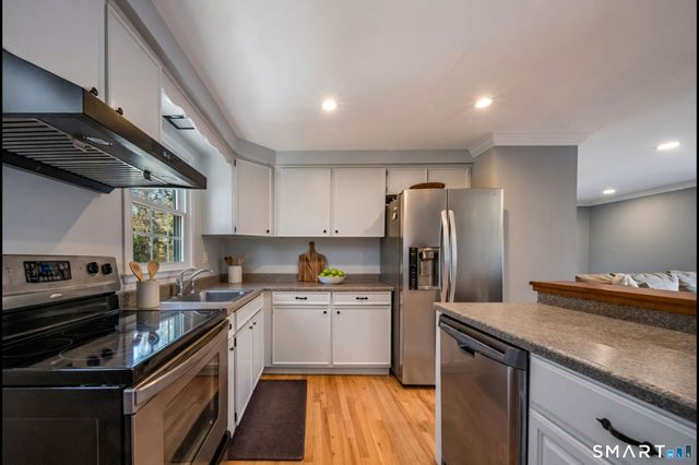 50 Jefferson Circle, Clinton, CT 06413