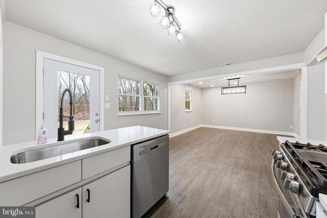 203 CENTRAL AVE, Woodbury Heights, NJ 08097