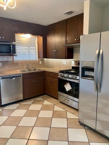 5700 Blythewood DR A, Austin, TX 78745