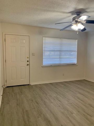 5700 Blythewood DR A, Austin, TX 78745