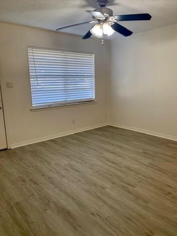 5700 Blythewood DR A, Austin, TX 78745