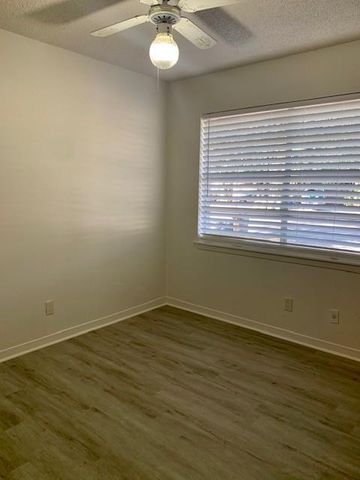 5700 Blythewood DR A, Austin, TX 78745