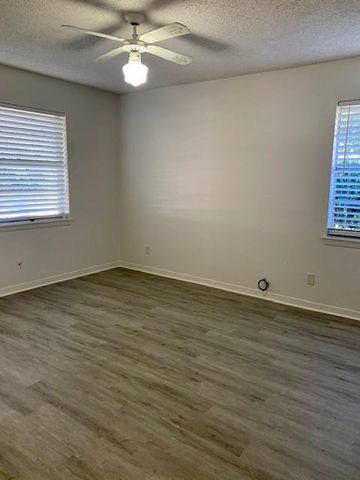 5700 Blythewood DR A, Austin, TX 78745