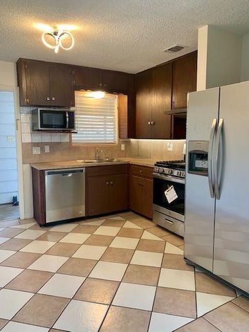 5700 Blythewood DR A, Austin, TX 78745