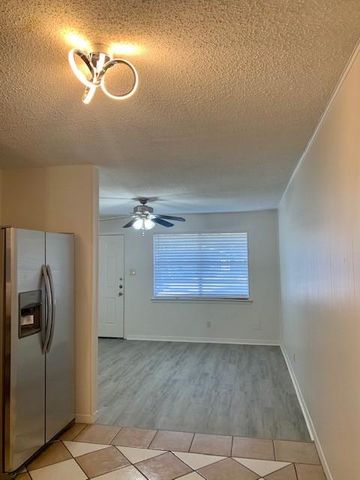 5700 Blythewood DR A, Austin, TX 78745