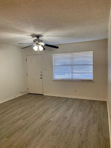 5700 Blythewood DR A, Austin, TX 78745
