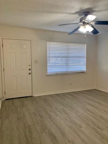 5700 Blythewood DR A, Austin, TX 78745